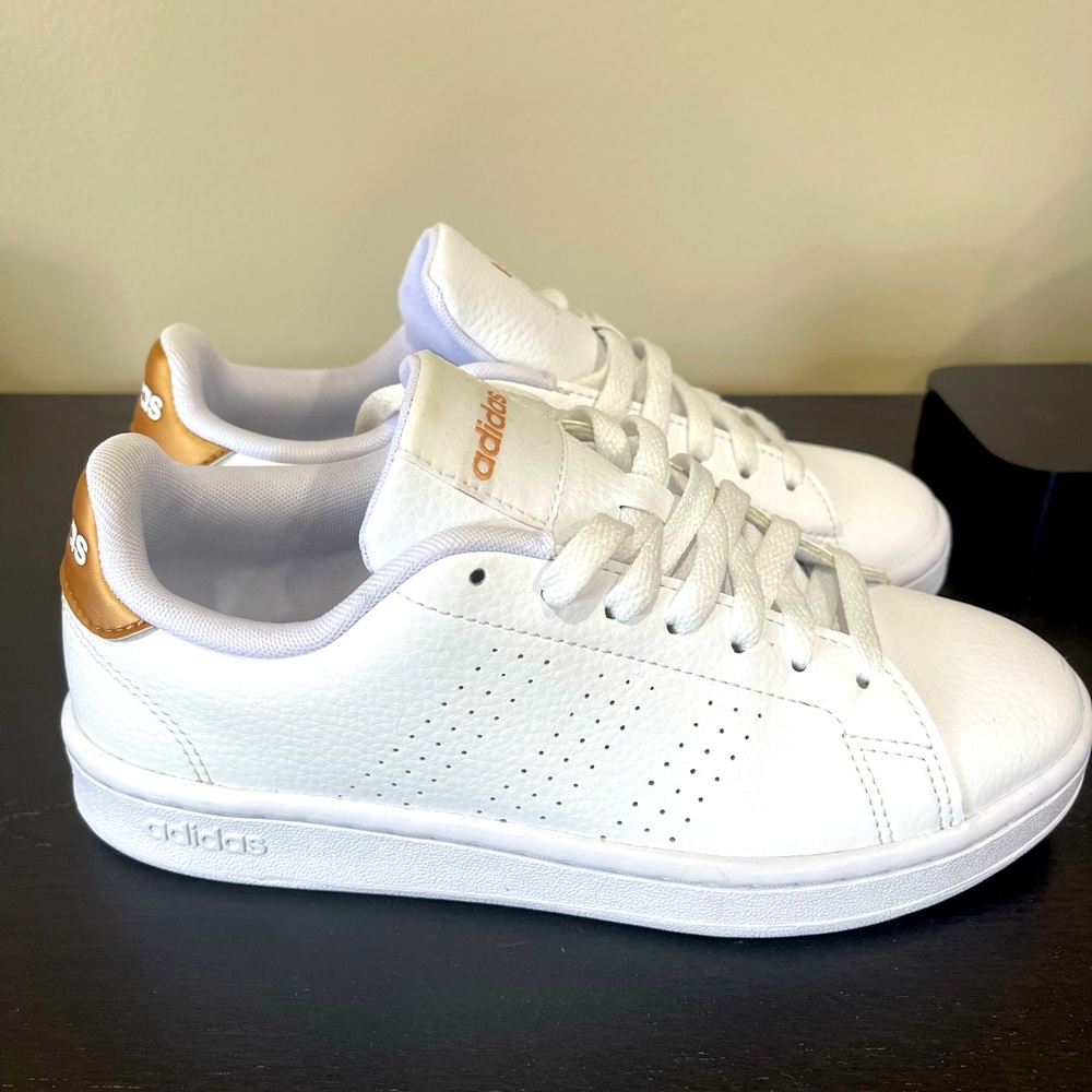 WORN TWICE! Adidas Advantage Perforated Stripe Sneaker
